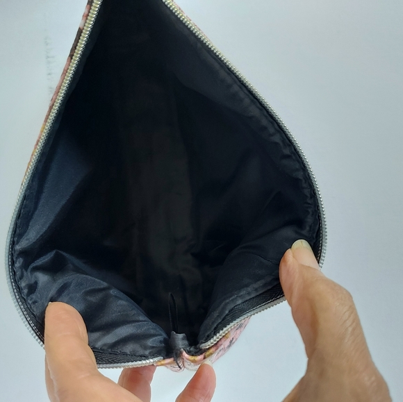 Estee Lauder Makeup Bag - Picture 4 of 5